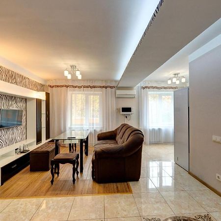 Excellent Apartment Druzhby Narodov Boulevard 3A. Lybedskaya Metro Station Κίεβο Εξωτερικό φωτογραφία