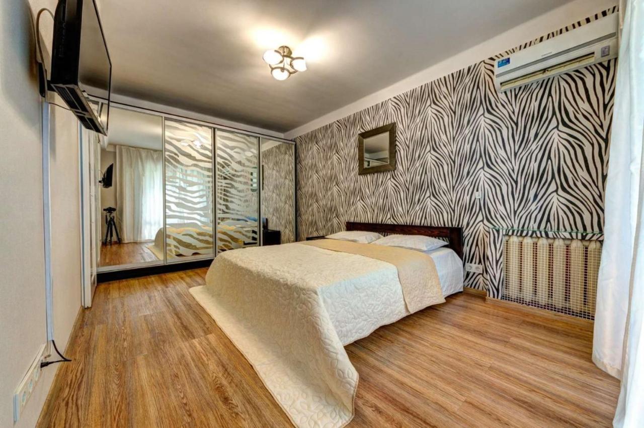 Excellent Apartment Druzhby Narodov Boulevard 3A. Lybedskaya Metro Station Κίεβο Εξωτερικό φωτογραφία